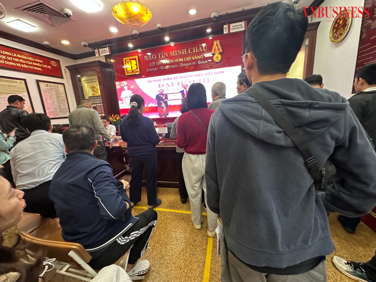 Vàng đảo nhiều, nhiều nhà đầu tư loay hoay "thoát hàng".