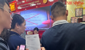 Giá vàng giảm, người dân ồ ạt mang vàng ‘đi trả’