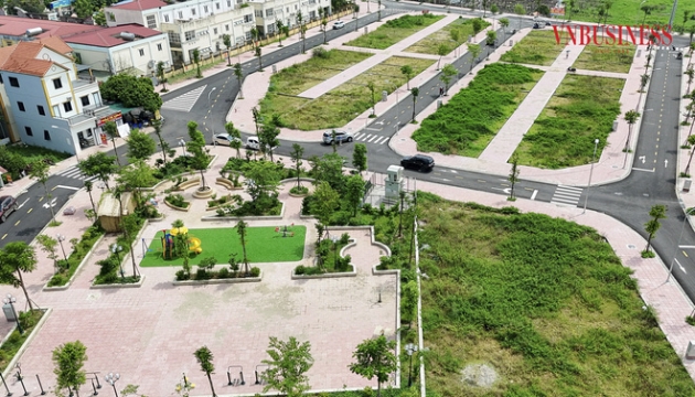 Đất đấu giá vẫn âm ỉ ‘sốt’