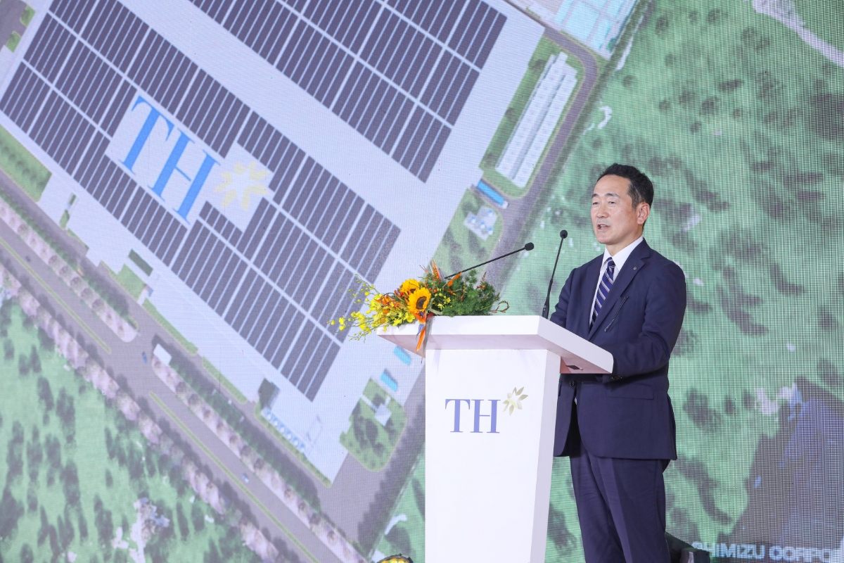 Ông AKIYAMA KOHEI - Phó tổng giám đốc Chi nhánh quốc tế, khối Kinh doanh toàn cầu, Tập đoàn Shimizu - đại diện tổng thầu của Nhà máy – phát biểu tại sự kiện.