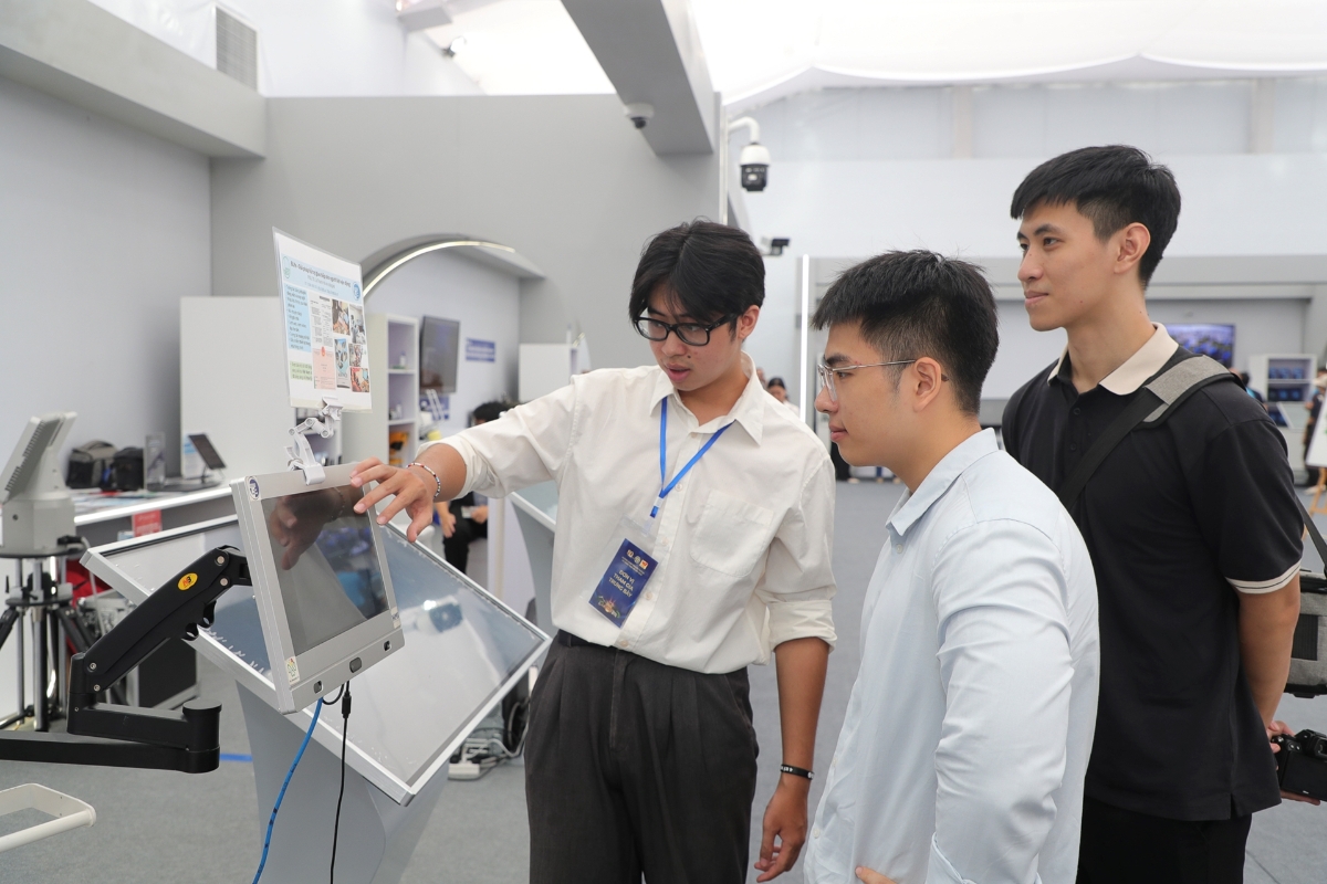 Nhân lực chất lượng cao được xem là động lực phát triển kinh tế tri thức.