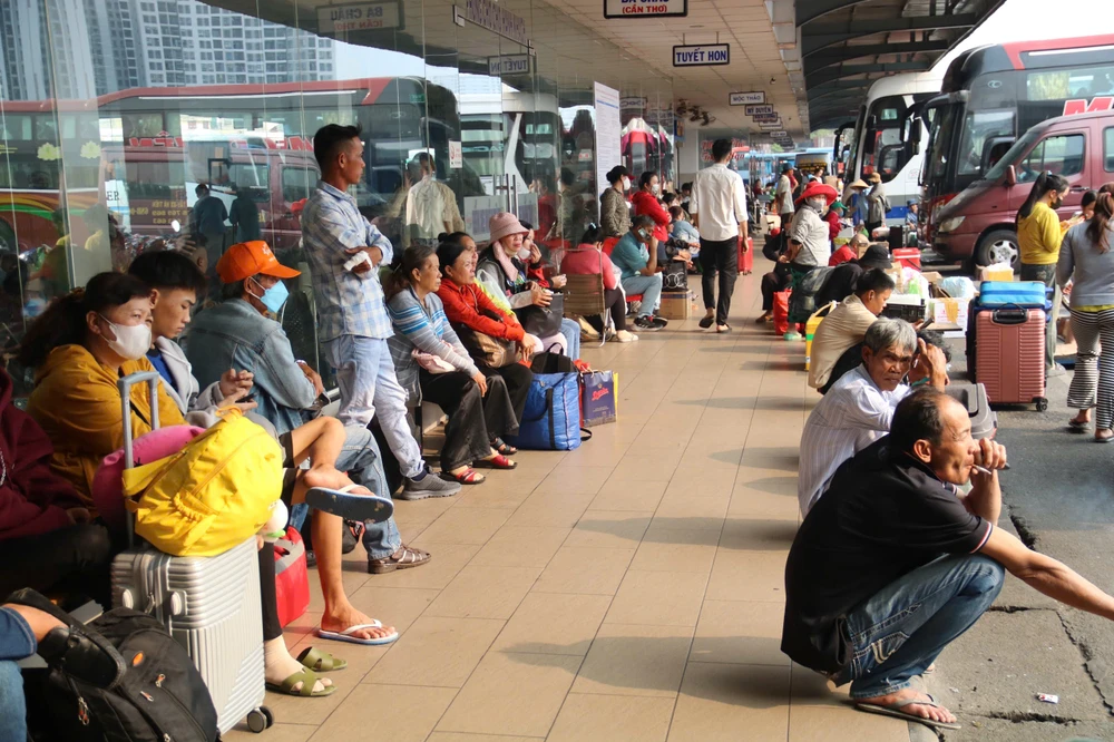 Xăng tăng, loạt doanh nghiệp vận tải đề xuất tăng giá vé