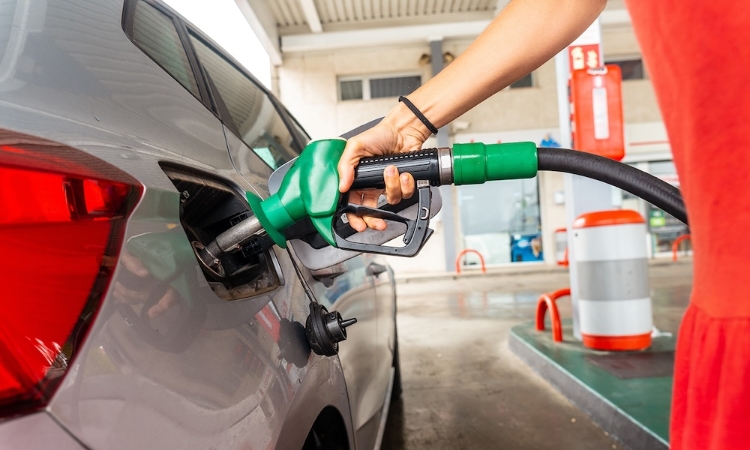 Sau 1 năm, giá xăng Việt Nam tiến gần mức trung bình thế giới