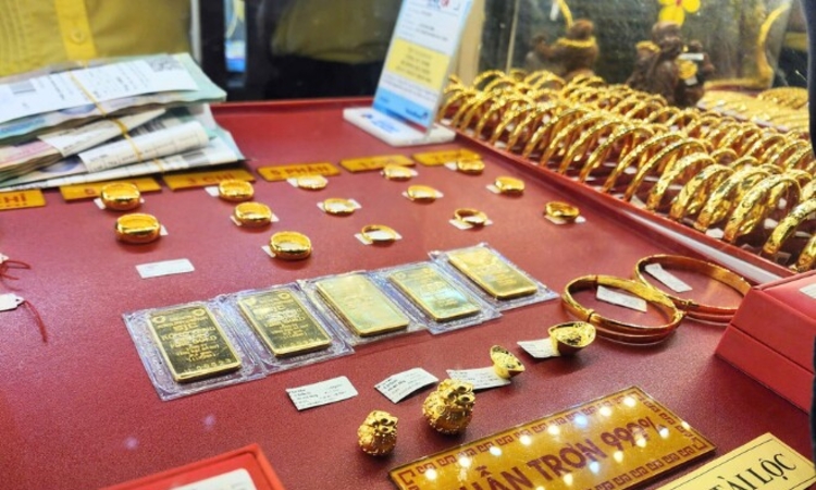 Khoảng cách mua vào – bán ra của vàng miếng được nới rộng