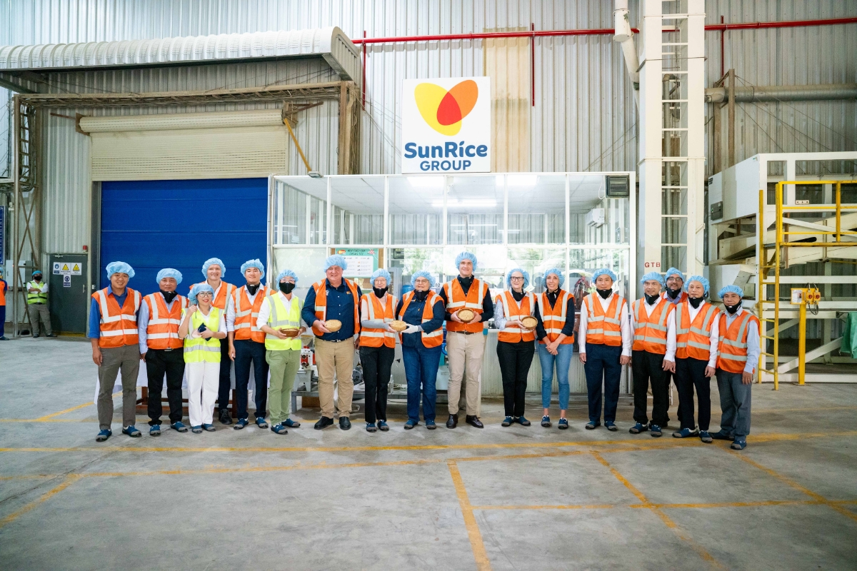 Phái đoàn Australia thăm quan Nhà máy xay xát Lấp Vò.