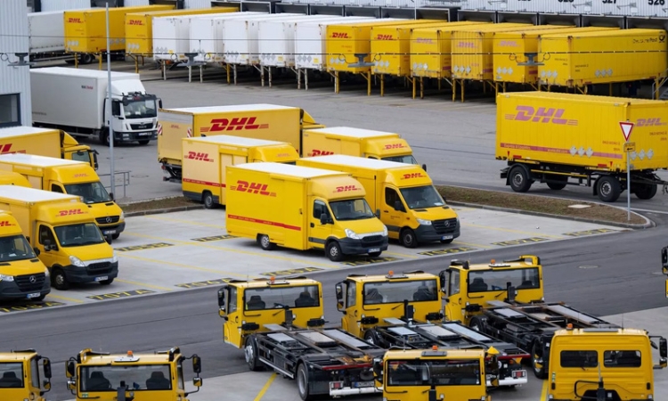 Biến động năng lượng, doanh nghiệp kích hoạt ‘van’ phụ phí