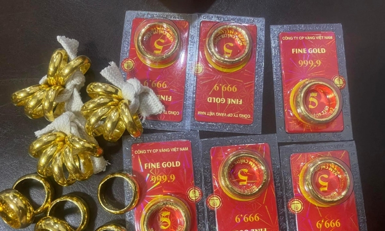 Giá vàng hạ nhiệt, vàng miếng và vàng nhẫn cùng lùi về 186 triệu đồng/lượng