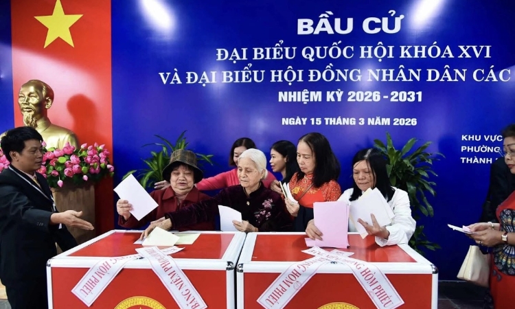 Hà Nội: 70% cử tri đã bỏ phiếu trước trưa, 127 khu vực đạt 100%