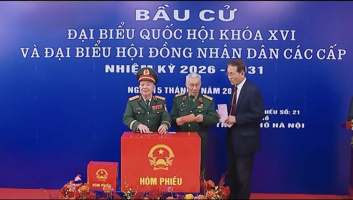Bỏ phiếu bầu Đại biểu Quốc hội khóa XVI và đại biểu Hội đồng nhân dân các cấp nhiệm kỳ 2026-2031 tại phường Tây Hồ, Hà Nội.