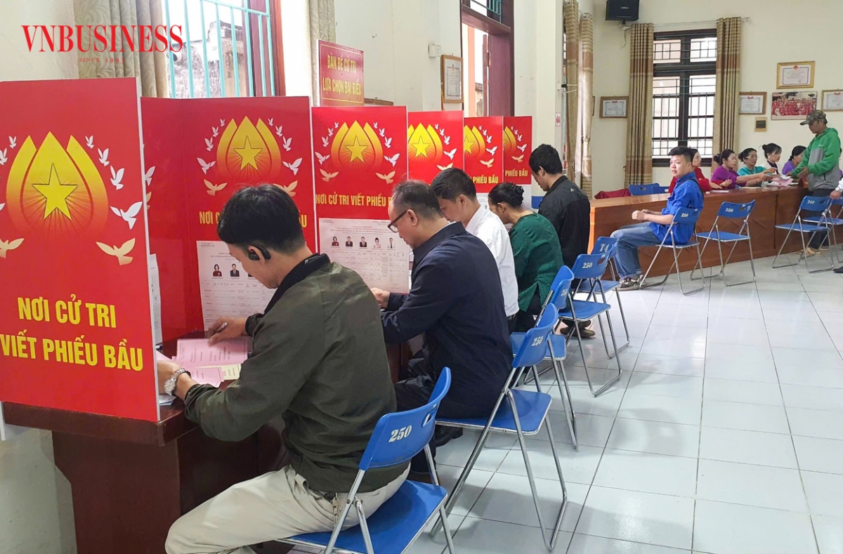 Bầu cử đại biểu Quốc hội khóa XVI và đại biểu HĐND các cấp nhiệm kỳ 2026-2031 diễn ra trong không khí trang trọng, phấn khởi, thực sự trở thành ngày hội của toàn dân, nơi mỗi lá phiếu góp phần xây dựng chính quyền ngày càng vững mạnh, vì nhân dân phục vụ.