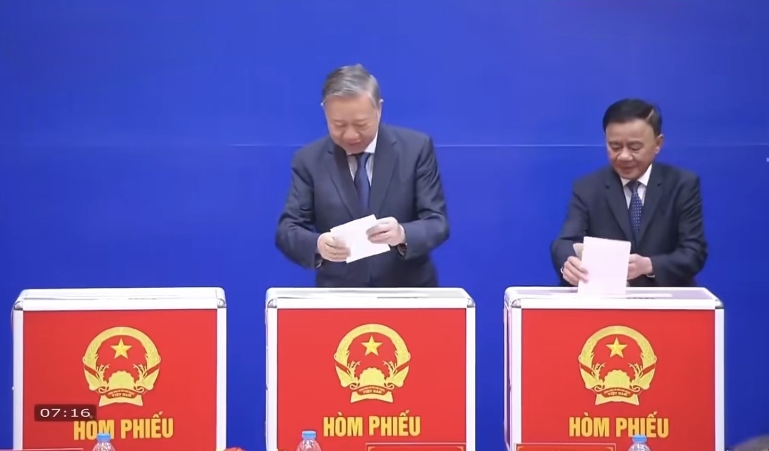 Tổng Bí thư Tô Lâm và Thường trực Ban Bí thư Trần Cẩm Tú bỏ phiếu Đại biểu Quốc hội khóa XVI và đại biểu Hội đồng nhân dân các cấp nhiệm kỳ 2026-2031 sáng ngày 15/3.