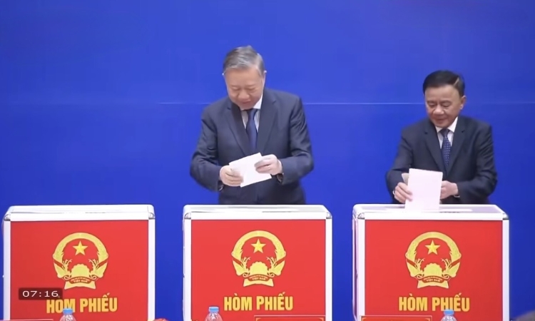 Hà Nội “mở màn” bầu cử: Hơn 1 triệu cử tri đi bỏ phiếu chỉ sau 2 giờ