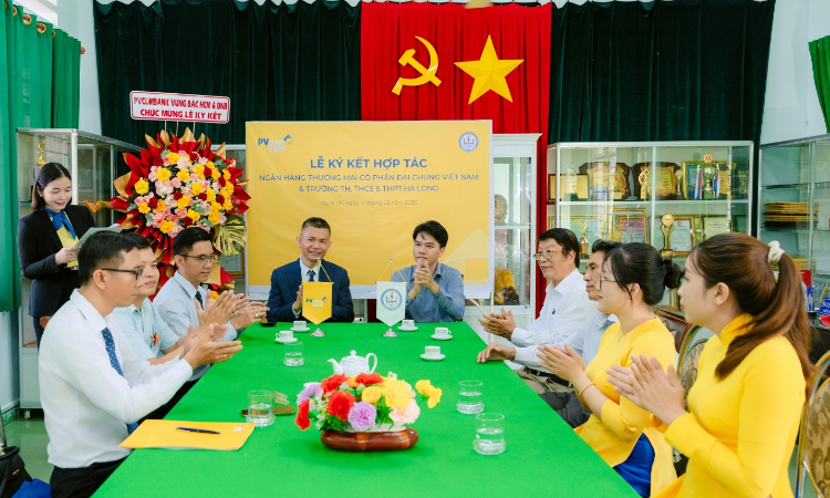 PVcomBank ký kết hợp tác với Trường TH, THCS & THPT Hà Long: Chung tay phát triển hệ sinh thái giáo dục - tài chính