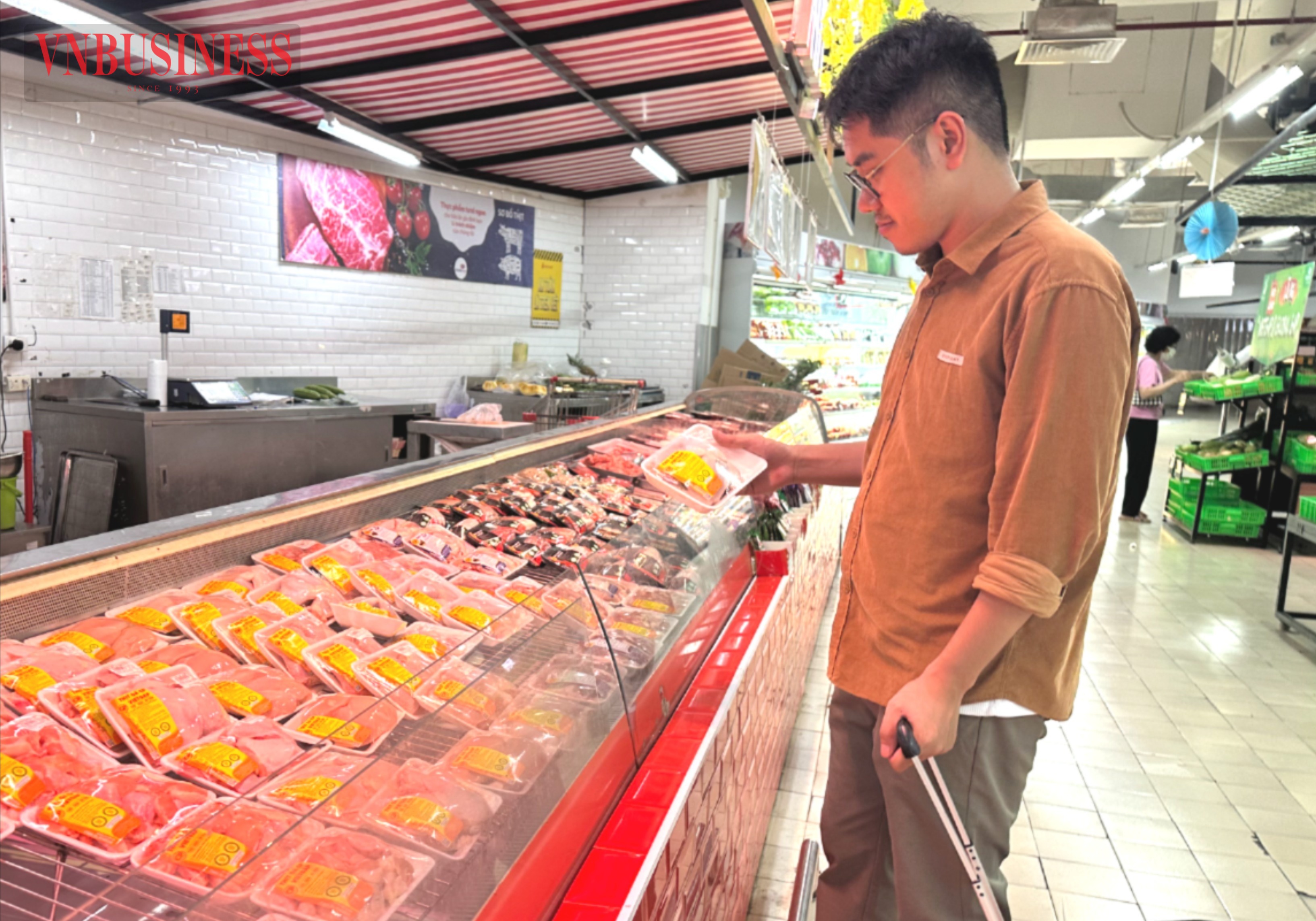 Tiêu dùng trong nước ngấm đòn giá năng lượng, người bán người mua cùng áp lực