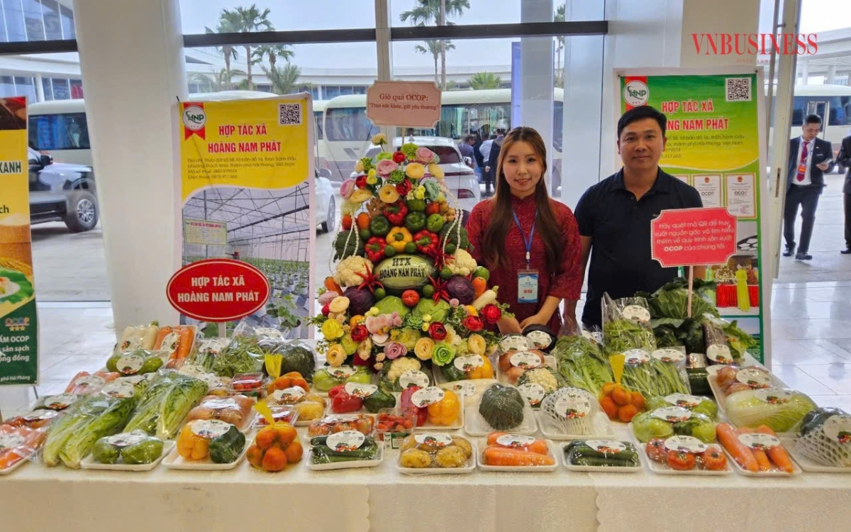 Các sản phẩm nông nghiệp sạch của các HTX đã dần có mặt ở nhiều siêu thị lớn, trong bữa cơm của mỗi gia đình.