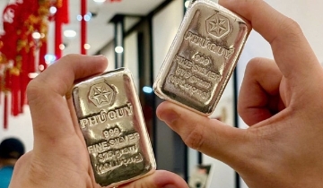 Doanh nghiệp lo “nút thắt” nguồn cung khi niêm yết bạc thỏi lên sàn