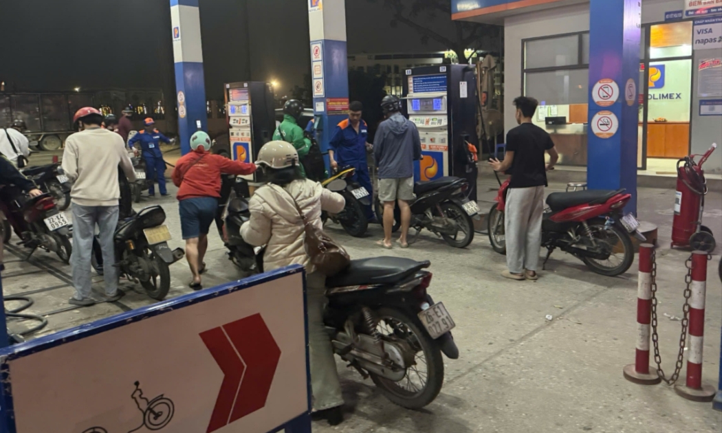 Giá xăng vượt 30.000 đồng/lít từ đêm 19/3.
