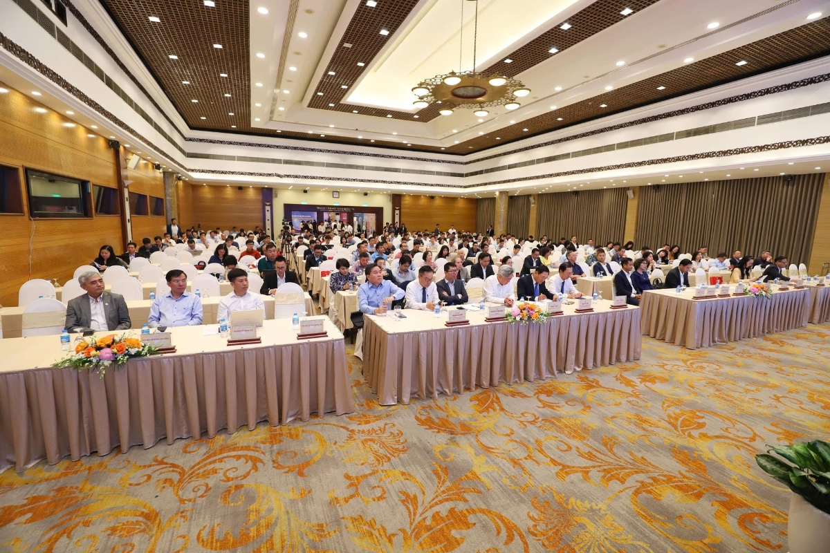 Toàn cảnh hội nghị.