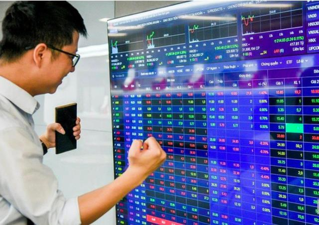 Thị trường chứng khoán Việt Nam đang trải qua giai đoạn điều chỉnh đáng kể khi áp lực từ địa chính trị và giá năng lượng gia tăng.