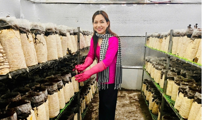 Mô hình trồng nấm tại HTX Nông nghiệp Tà Đảnh của chị Châu Thị Nương (An Giang).