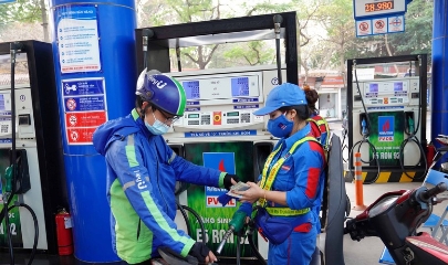 Dù hiện nay, năng lực sản xuất xăng dầu trong nước đã được cải thiện, mức độ tự chủ vẫn còn hạn chế do phụ thuộc vào nguồn nguyên liệu và thị trường bên ngoài.