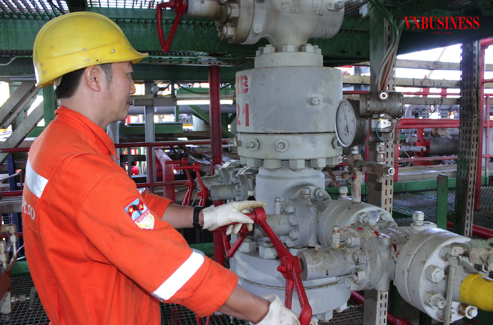 Trước tình trạng nguồn cung dầu thô quốc tế bị thắt chặt, Chính phủ đã chỉ đạo giữ vững các hợp đồng nguồn cung hiện có, tăng năng lực cung ứng trong nước để giảm áp lực phụ thuộc nước ngoài.