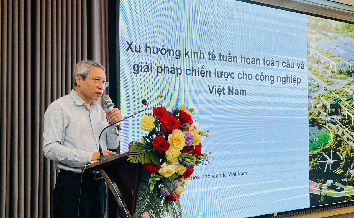 PGS. TS. Bùi Quang Tuấn, nguyên Viện trưởng Viện kinh tế Việt Nam, Phó chủ tịch Hội Khoa học Kỹ thuật Việt Nam.