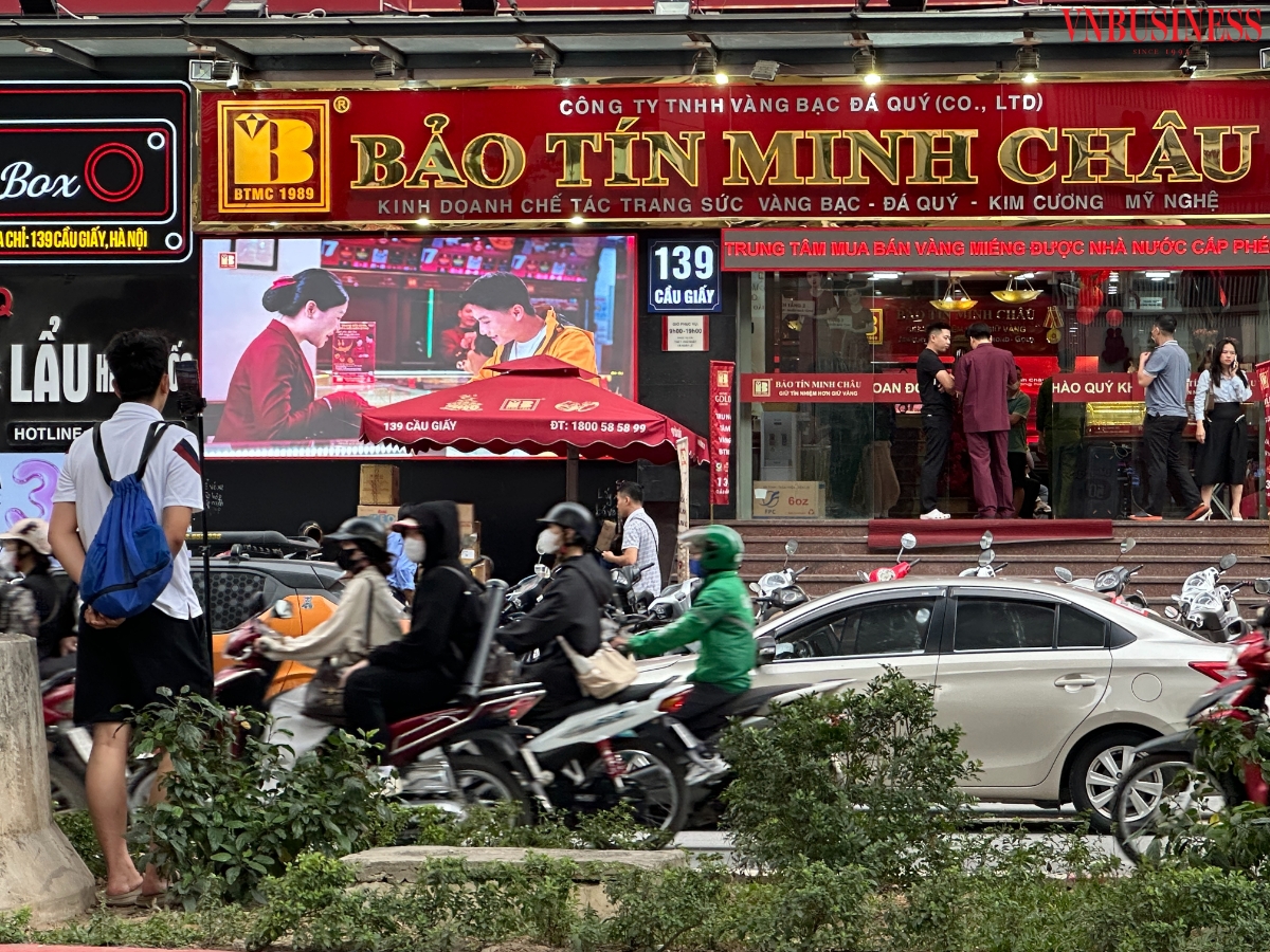 Những phiên livestream liên tục được cập nhật.