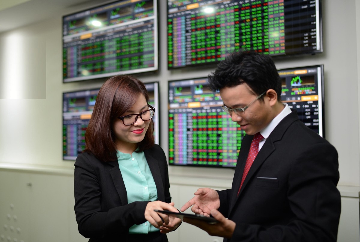 VN-Index giành lại mốc 1.600, sau khi lùi về mức thấp nhất trong hơn 4 tháng.