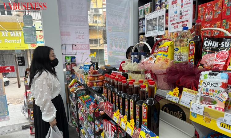 Chi phí vận chuyển leo thang: Doanh nghiệp căng mình giữ giá, người dân thắt chặt chi tiêu