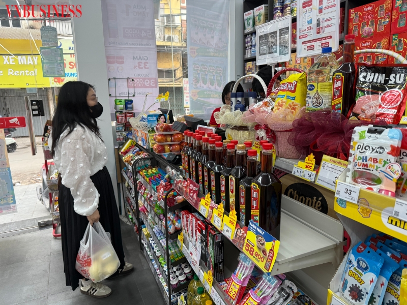 Chi phí vận chuyển leo thang: Doanh nghiệp căng mình giữ giá, người dân thắt chặt chi tiêu