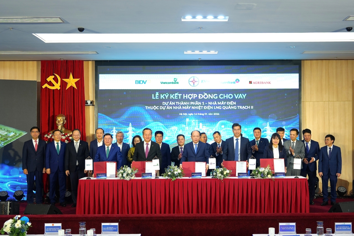 Đại diện các bên ký kết Hợp đồng cho vay Dự án thành phần 1 - Nhà máy điện thuộc Dự án Nhà máy nhiệt điện LNG Quảng Trạch II