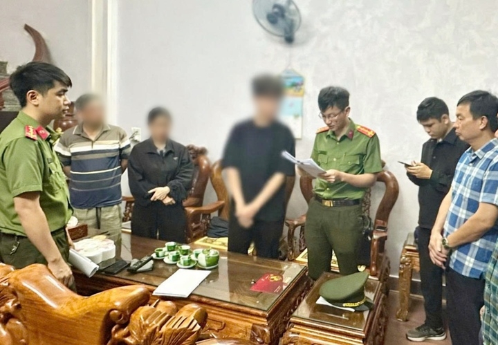 Cơ Cơ quan An ninh điều tra Công an tỉnh Thanh Hóa tiến hành khám xét tại nhà các đối tượng N.H.N ( đã thay đổi tên nhân vật).