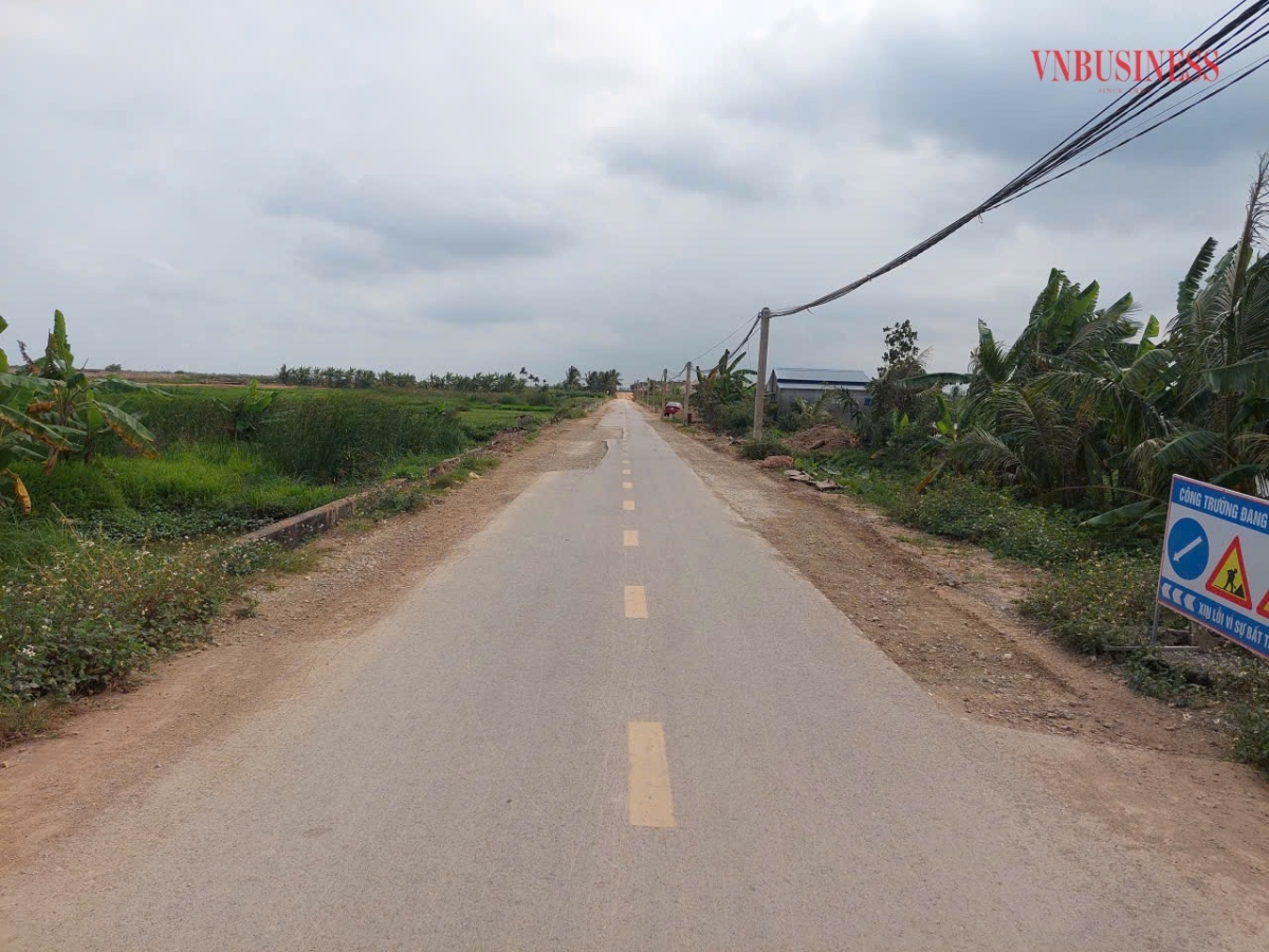 Khu vực cọc D49 đến D50 yêu cầu đào bóc xử lý cao su toàn bộ mặt đường với diện tích 688 m2.