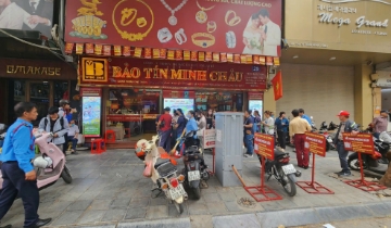 Tiệm vàng sáng đèn trở lại, khách chủ yếu mua theo giấy hẹn