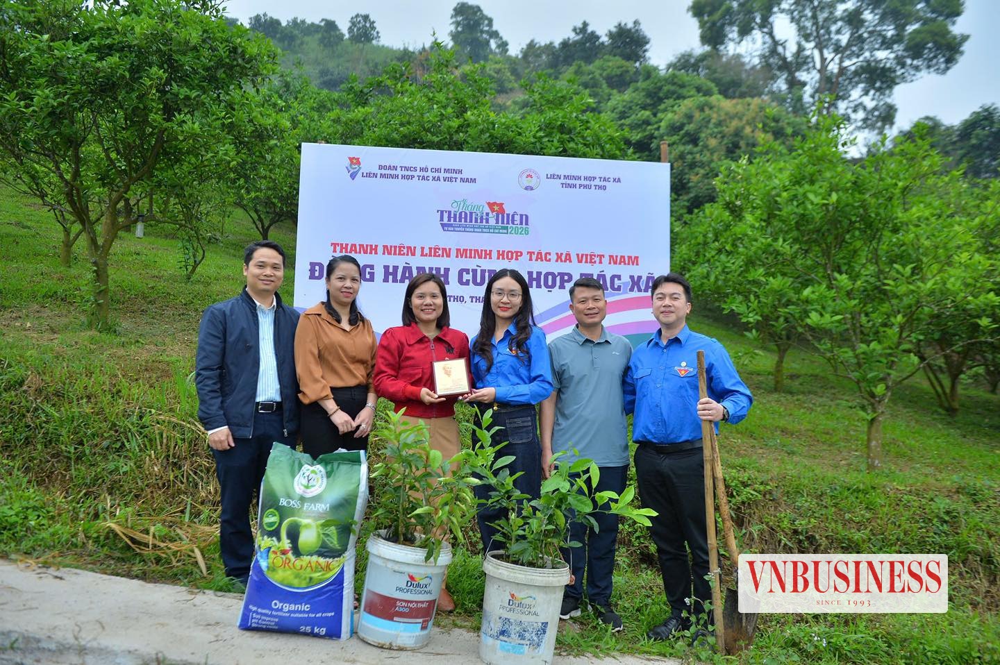 Không ít thanh niên đã quyết định quay trở về, không phải vì không thể đi.