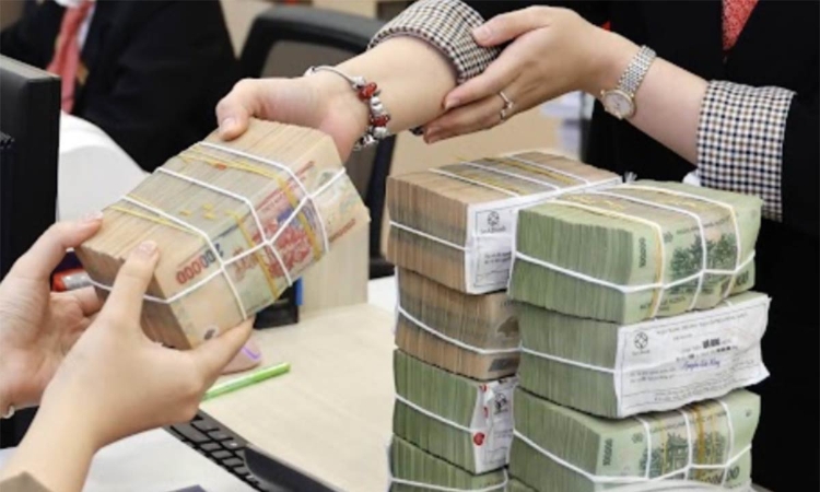 Lãi suất vay sản xuất “nhảy múa”, doanh nghiệp gồng mình gánh áp lực chi phí