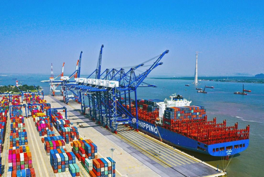 Bảo hiểm rủi ro chiến tranh giúp doanh nghiêp hạn chế rủi ro trong xuất nhập khẩu.