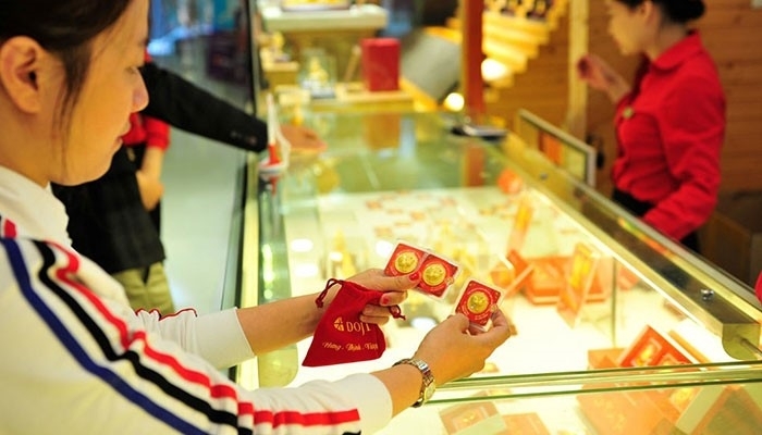 Giá vàng trong nước giảm tới 4,5 triệu đồng/lượng.