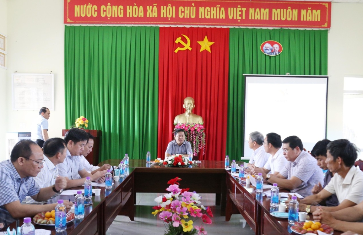 Bí thư Tỉnh ủy Lương Nguyễn Minh Triết làm việc với Hợp tác xã Nông nghiệp dịch vụ Công Bằng Ea Kiết.