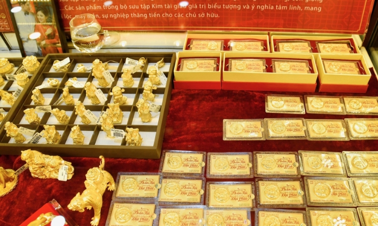 Người mua vàng đối mặt với khoản lỗ kỷ lục tới 15 triệu đồng/lượng khi đu “đỉnh” đầu tháng