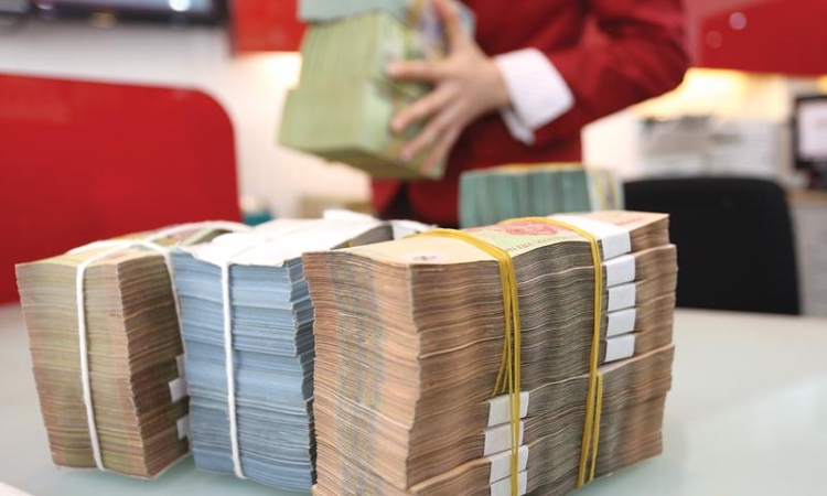Lãi suất chạm 9%: Tiền “nóng” rời chứng khoán, bất động sản đổ về ngân hàng