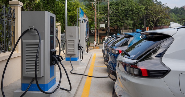 Gỡ ‘nút thắt’ cốt lõi để người dân chuyển sang xe điện hoá