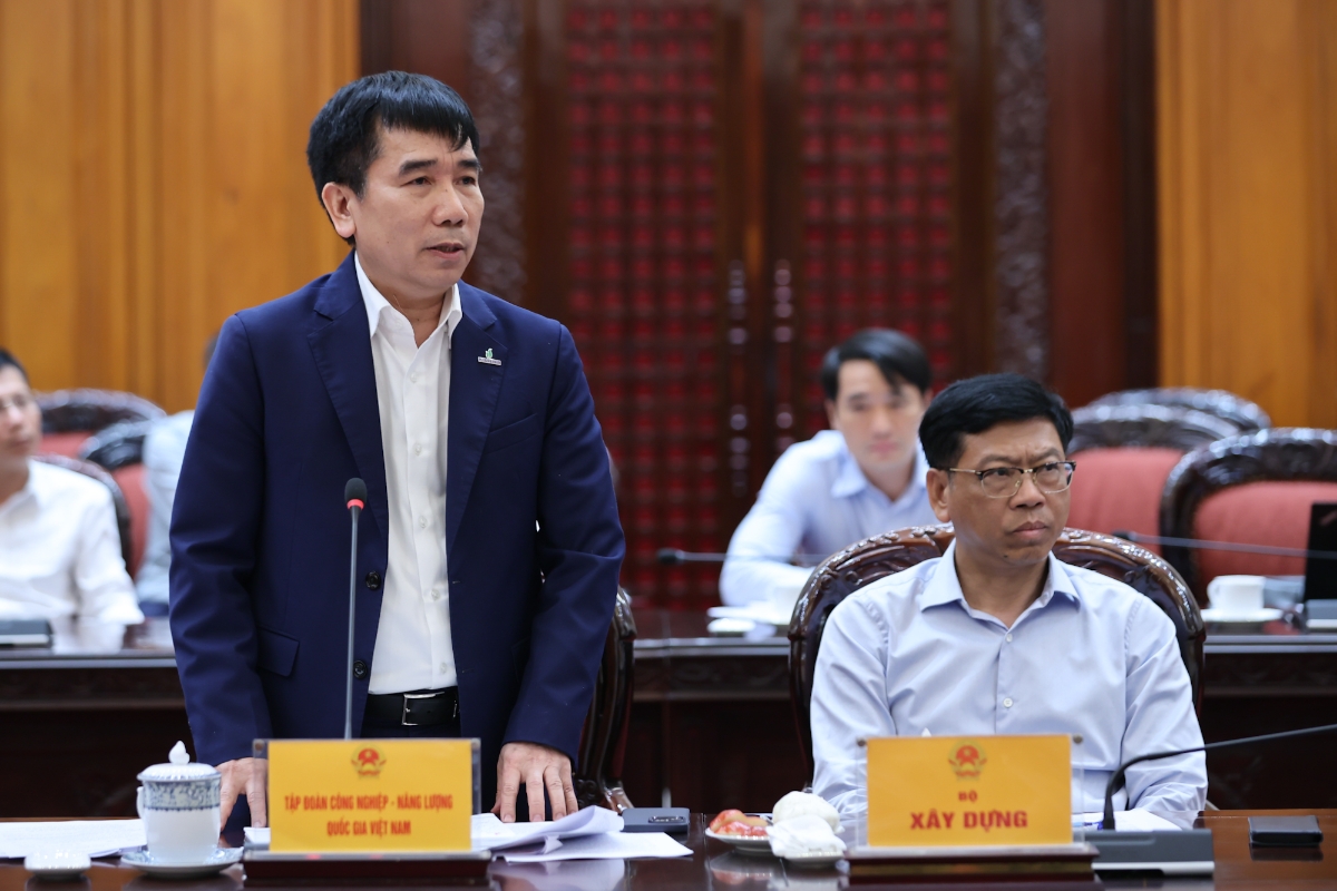 Đại diện Petrovietnam báo cáo tại cuộc họp. Ảnh: VGP.