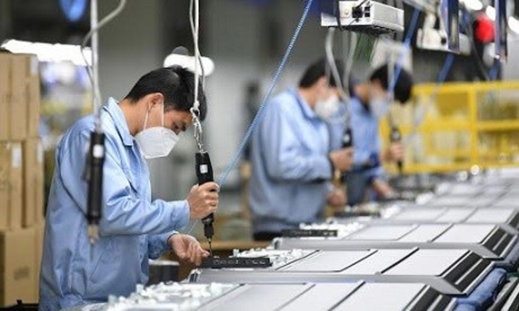 Chuỗi cung ứng toàn cầu đối mặt cú sốc kép từ địa chính trị và nhu cầu AI.