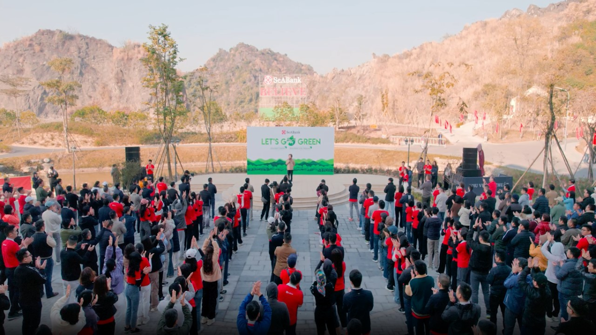 Bà Nguyễn Thị Nga - Chủ tịch Tập đoàn BRG phát động chiến dịch Let’s Go Green trong hệ sinh thái Tập đoàn.