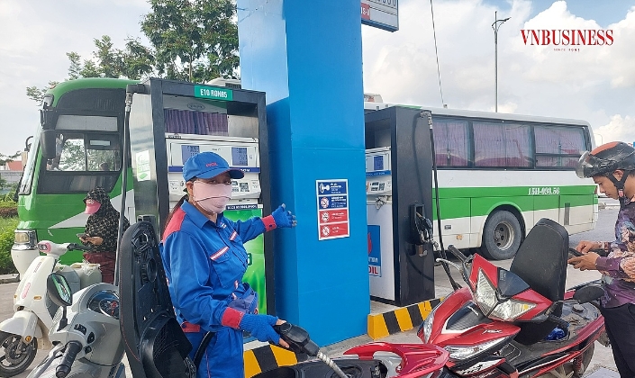 Các doanh nghiệp kinh doanh xăng dầu đảm bảo nguồn cung cho người dân.