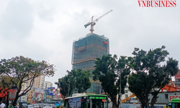 Đại gia ngành xây dựng giữa ngã ba đường