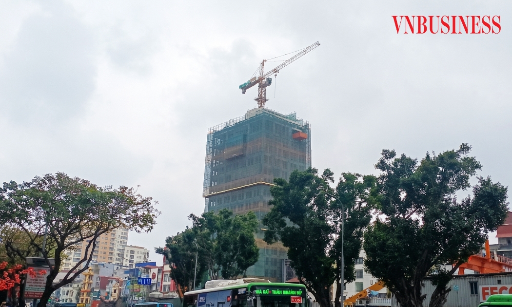 Đại gia ngành xây dựng giữa ngã ba đường