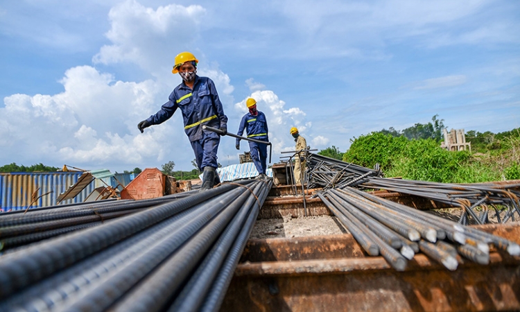 Giá vật liệu tăng phi mã, người dân chùn tay xây nhà